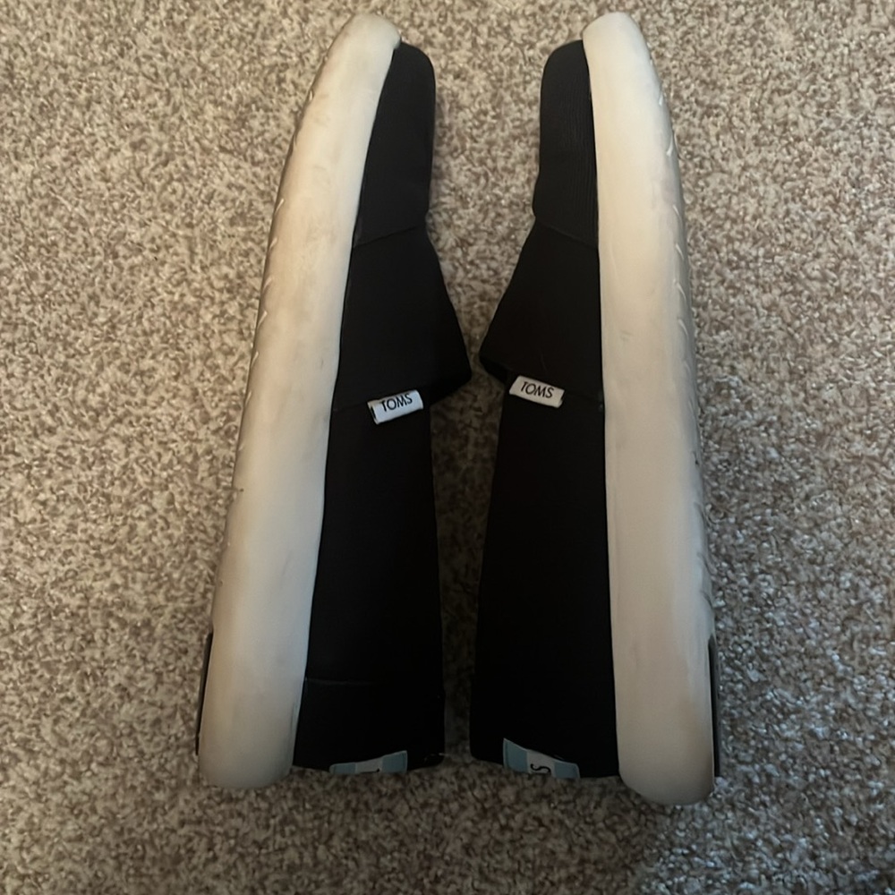 Toms Women’s Slip Ons - Picture 4 of 6